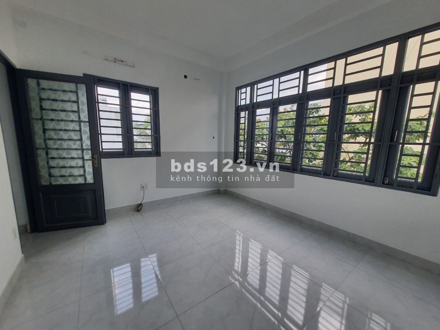 Nhà Q10 Tô Hiến Thành, 40m2, 3 lầu, hẻm xe tải đỗ trước cửa, giá 6,1 tỷ
