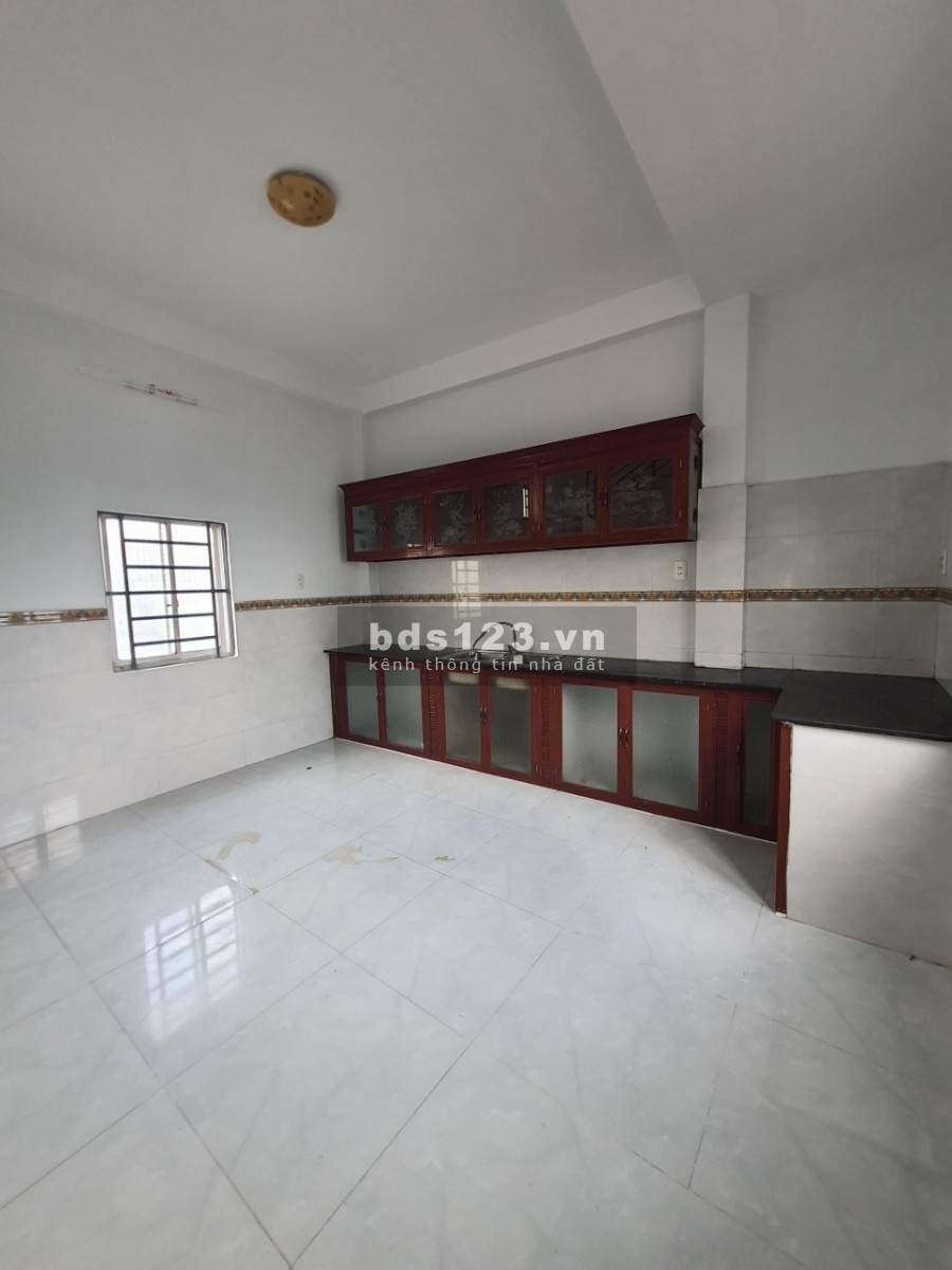 Nhà Q10 Tô Hiến Thành, 40m2, 3 lầu, hẻm xe tải đỗ trước cửa, giá 6,1 tỷ