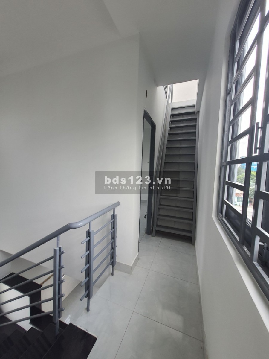 Nhà Q10 Tô Hiến Thành, 40m2, 3 lầu, hẻm xe tải đỗ trước cửa, giá 6,1 tỷ