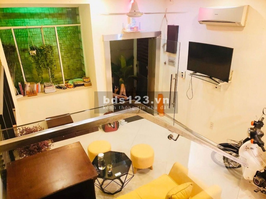 Nhà trung tâm Quận 10,2 tầng, DT 3.5x11,Full nội thất