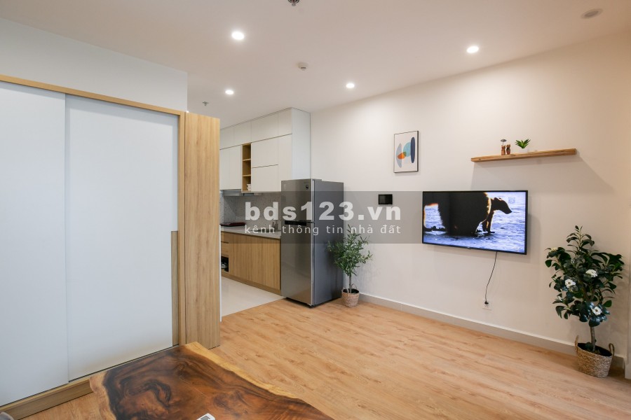 Cho thuê CCCC Studio có vách kính ngăn thành 1pn riêng, full đồ, giá chỉ 7tr tại Vinhomes Smart City