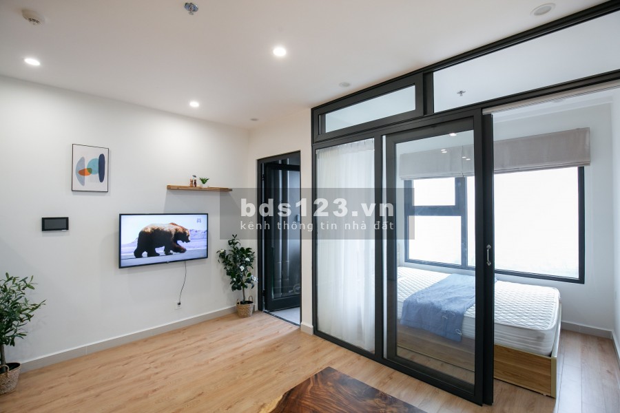 Cho thuê CCCC Studio có vách kính ngăn thành 1pn riêng, full đồ, giá chỉ 7tr tại Vinhomes Smart City