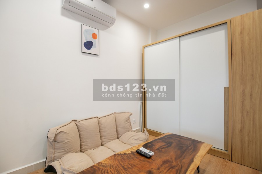Cho thuê CCCC Studio có vách kính ngăn thành 1pn riêng, full đồ, giá chỉ 7tr tại Vinhomes Smart City