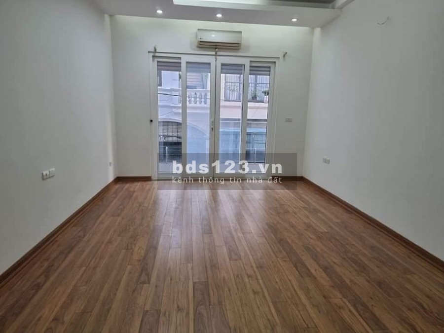 Phùng Chí Kiên, Quận Cầu Giấy, thang máy, ô tô tránh, thoáng mát, ở sướng, 64m2, 10.2 tỷ