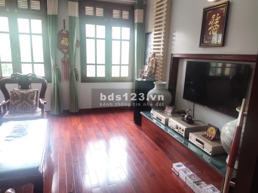 Bán nhà đẹp ô tô vào nhà 4 tầng 54m2 phố Bắc Cầu, Long Biên giá 3,1 tỷ. LH 0912442669
