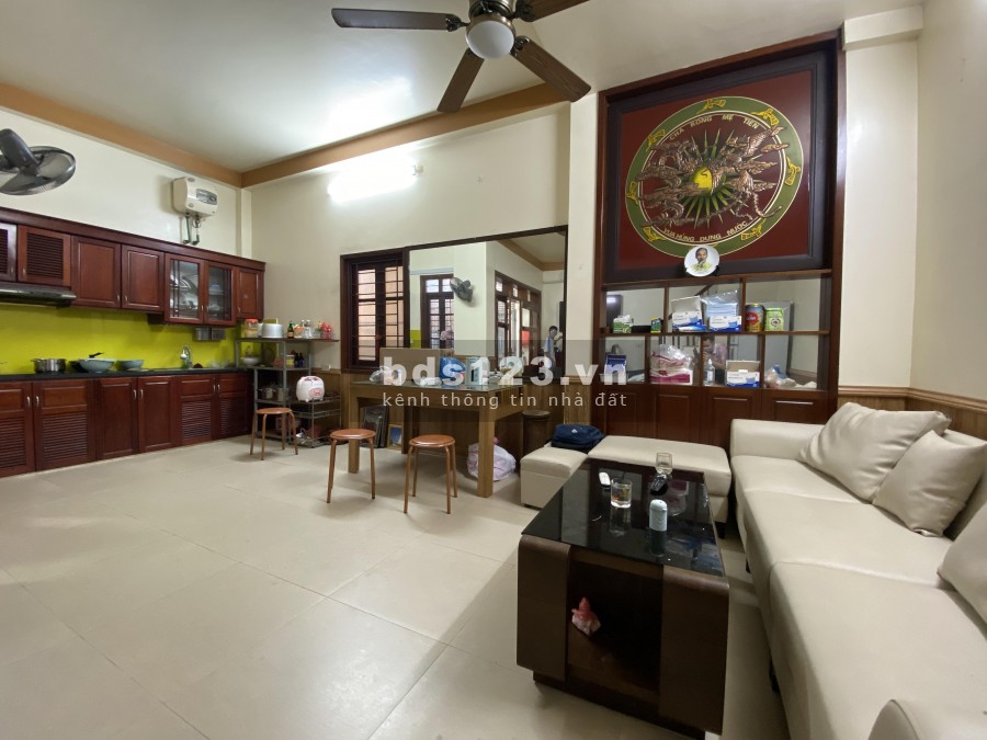 Sở hữu nhà phố VIP Ba Đình chỉ với hơn 4 tỷ. Nhà 5 tầng 4 ngủ đẹp mê ly, sổ chính chủ vuông vắn