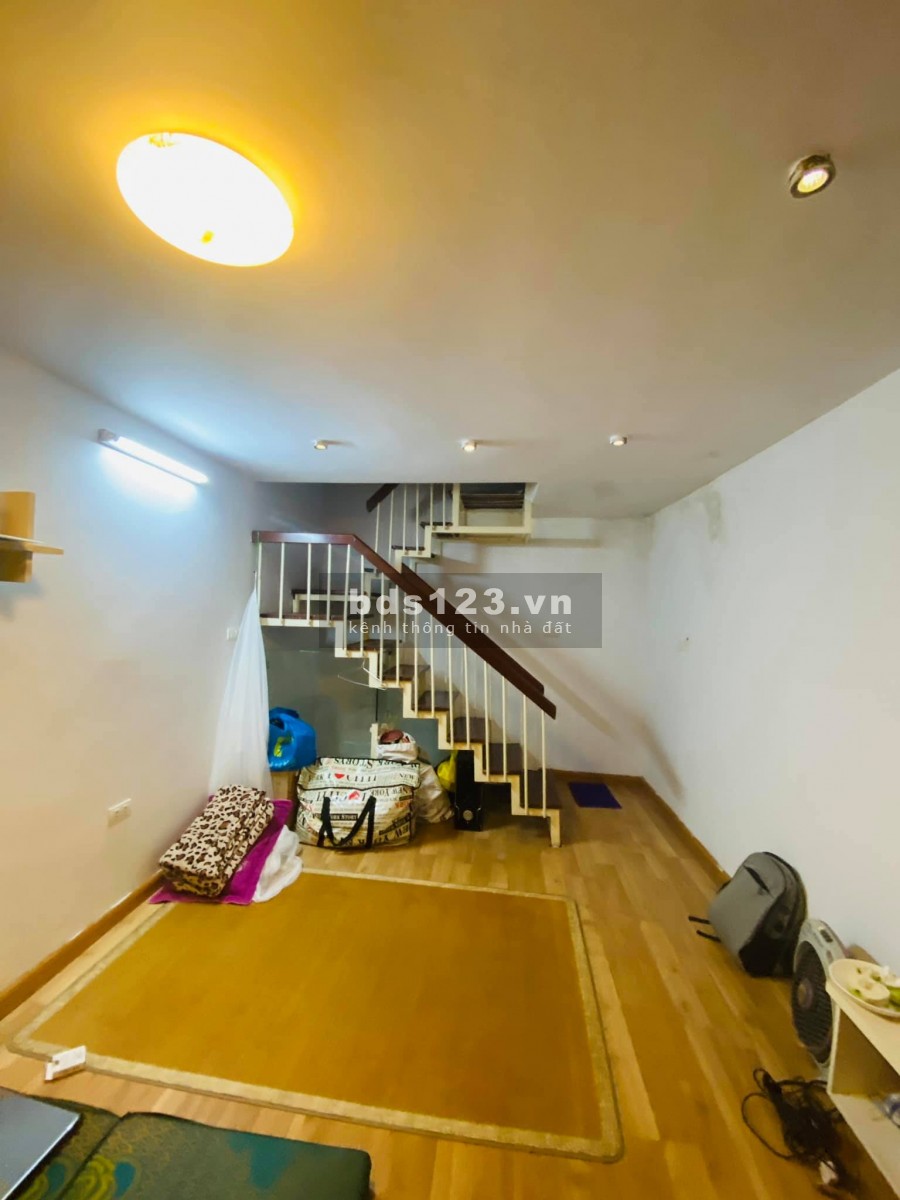 Bán nhà Bạch Mai, quận Hai Bà Trưng, 20m giá nhỉnh 2 tỷ thương lượng, lh 0975690590