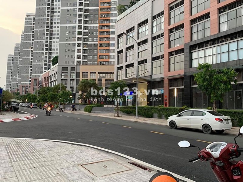 Cho thuê căn hộ The Sun Avenue dt 90m2, không nội thất, 3 pn, có rèm cửa, lh 0909722103