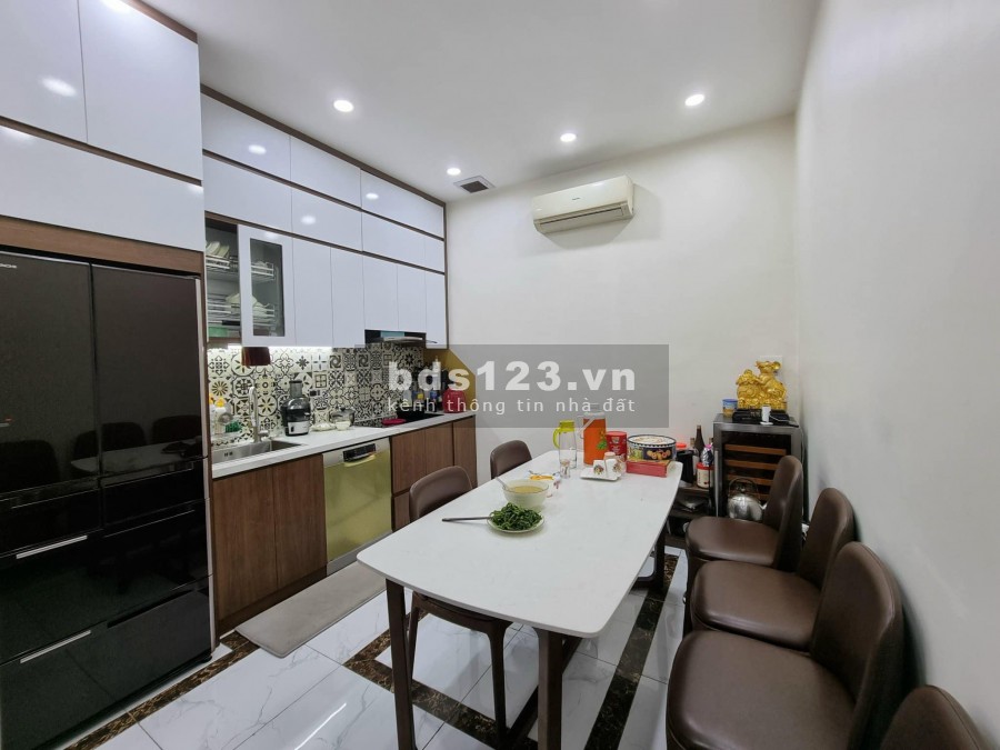 Bán Nhà Phân Lô Víp Điện Biên Phủ, 5 tầng, 3 ngủ, giá bán 3.99 Tỷ. Gần Lăng Bác
