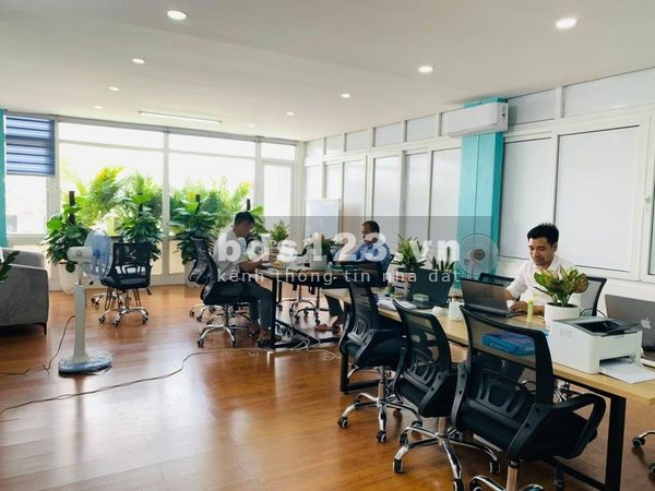 Chính chủ cho thuê VP diện tích 70m2 tại Trần Thái Tông,Giá chỉ 13tr/tháng đã chia sẵn phòng