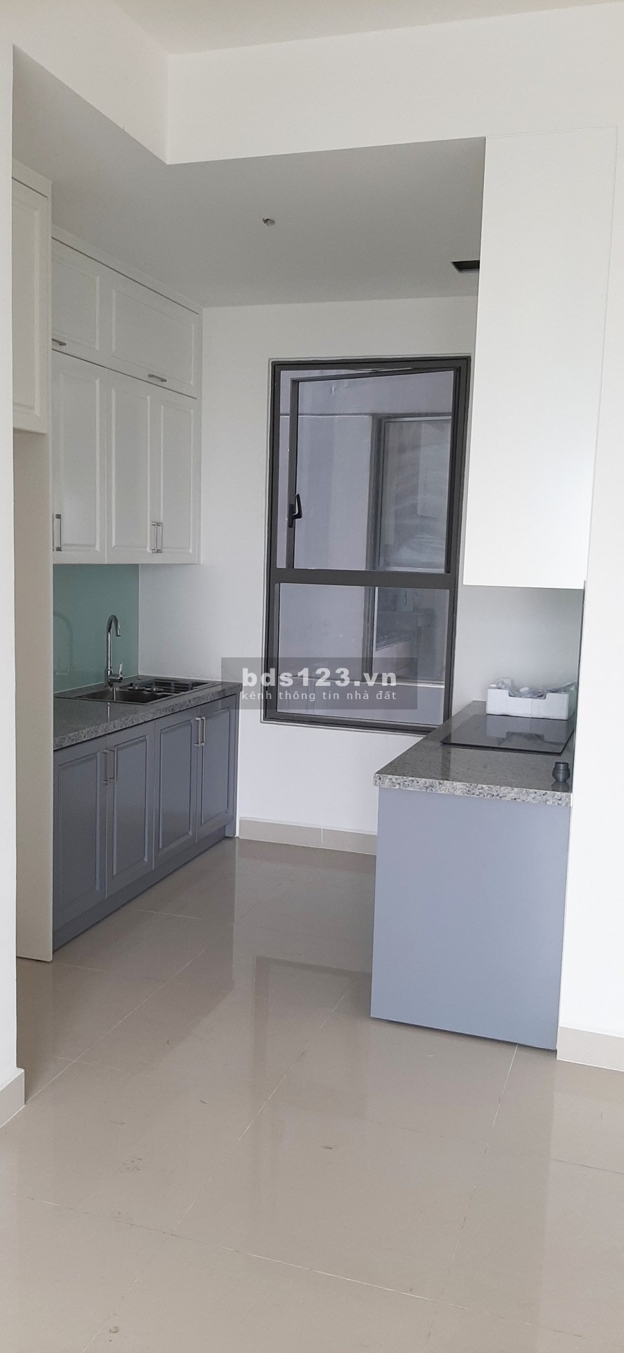 Cho thuê căn hộ The Sun Avenue dt 90m2, không nội thất, 3 pn, có rèm cửa, lh 0909722103