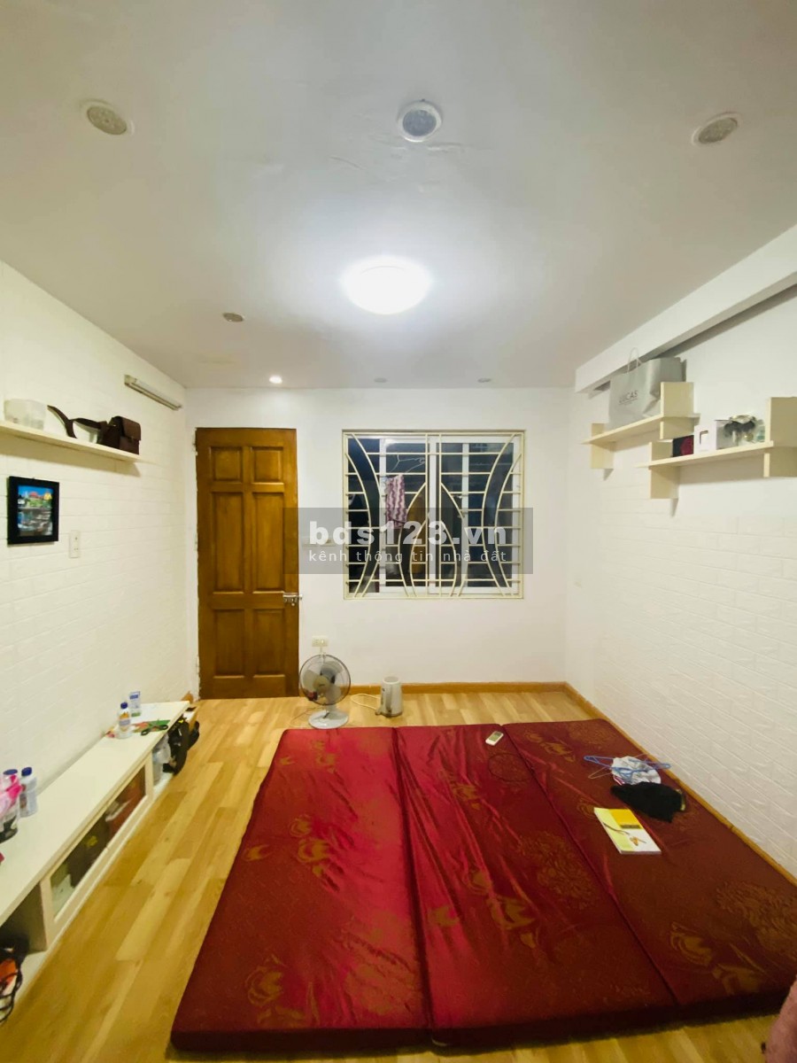 Bán nhà Bạch Mai, quận Hai Bà Trưng, 20m giá nhỉnh 2 tỷ thương lượng, lh 0975690590