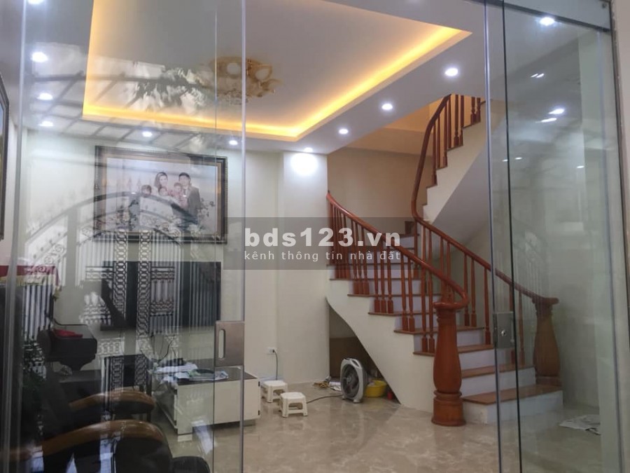 Bán nhà Phố Hào Nam, Đống Đa lô góc sáng thoáng, tặng toàn bộ nội thất xịn, đúc 4 tầng