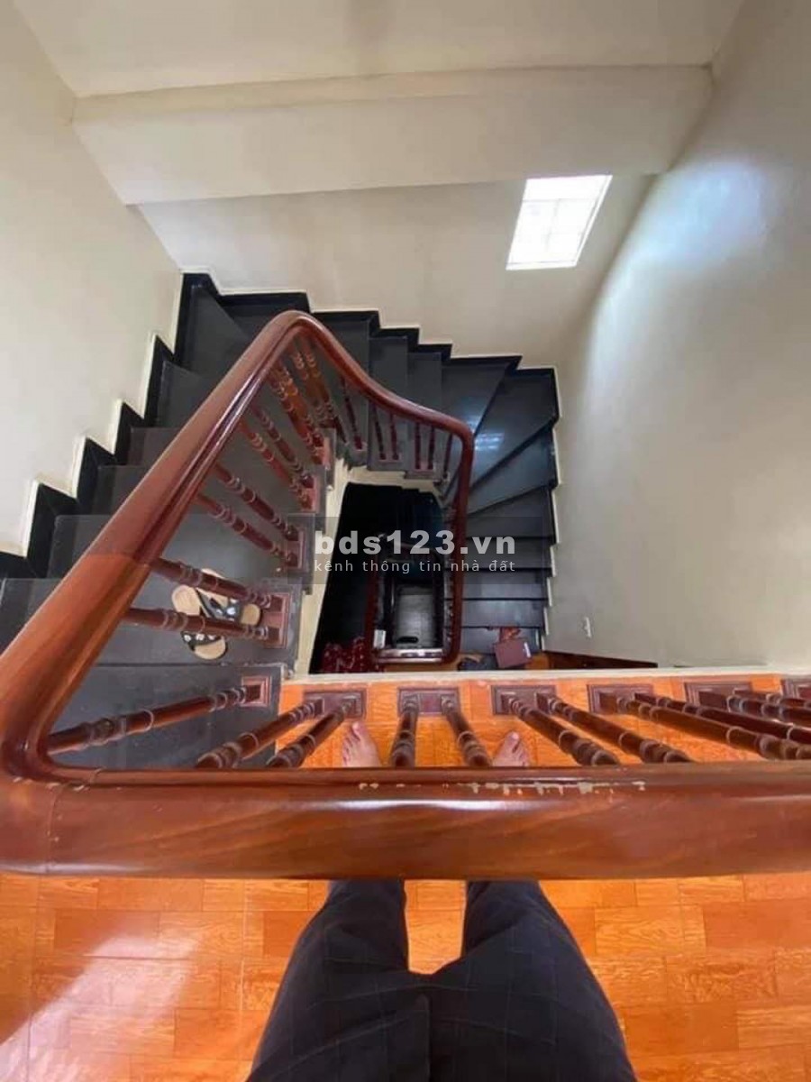 Oto đỗ cửa, nhà đẹp 5 tầng, dt 40m2, ngõ 8 Lê Quang Đạo, giá bán chỉ 4,4 tỷ liên hệ 0392969999