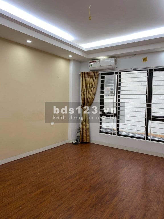 Nhà Bồ Đề, đầu phố, nhà đẹp ở luôn, diện tích sử dụng 32m2, giá bán 2,95 tỷ, lh 0943099577