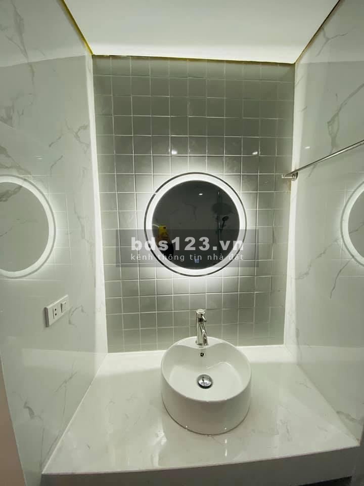 Ô tô tránh, 6 tầng thang máy, đẹp đẳng cấp, gần Nguyễn Văn Cừ, chỉ 7 tỷ 3- mặt tiền rộng
