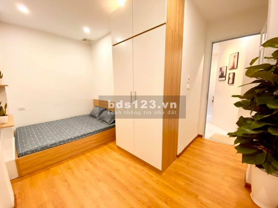 Siêu phẩm chùa Láng 38m, gần hồ, oto đỗ cổng,full nội thất, nở hậu, giá bán nhỉnh 3 tỷ