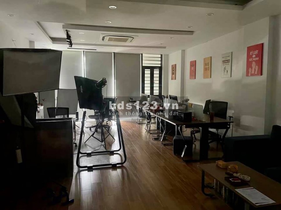Nhà mặt phố Ô Chợ Dừa 5 tầng thông sàn vỉa hè rộng mặt tiền 5.4M thang máy dt 60M2 giá 32.5 tỷ