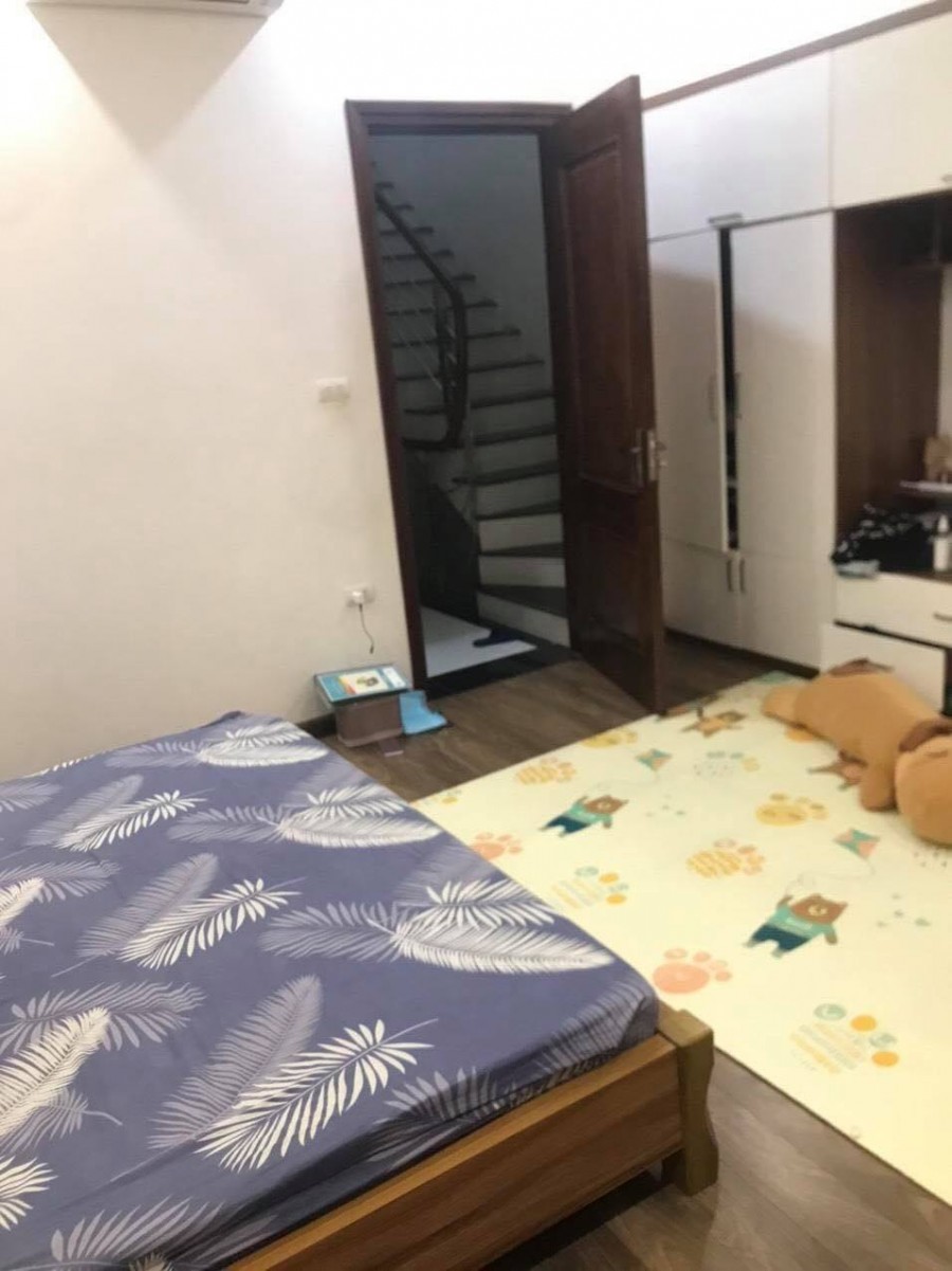 Chỉ 5.8 tỷ, Ngọc Lâm, sổ đỏ chính chủ, Ngõ thông ô tô, 50m x 4 tầng, mt 4.8m, liên hệ 0909258391