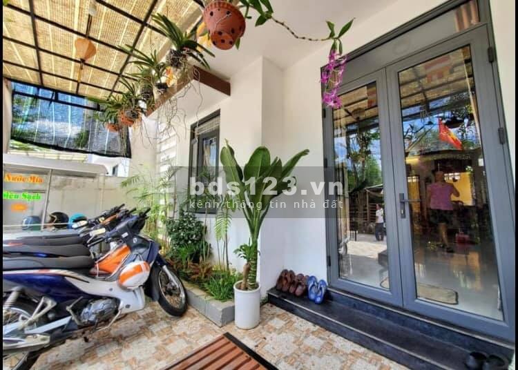 Cần bánh ngay nhà nguyên căn nằm trong trung tâm thành phố, phong cách hiện đại sang trọng