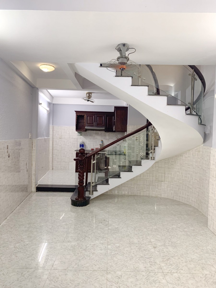 Bán nhà kiên cố 4PN, hẻm rộng 314 Âu Dương Lân F3 Quận 8 hỗ trợ vay ngân hàng