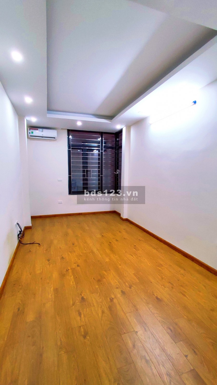 Nhỉnh 3 tỷ - Bán gấp nhà 5 tầng Lê Đức Thọ, Nam Từ Liêm 35m2, ô tô đỗ, sổ đỏ đẹp (có TL)