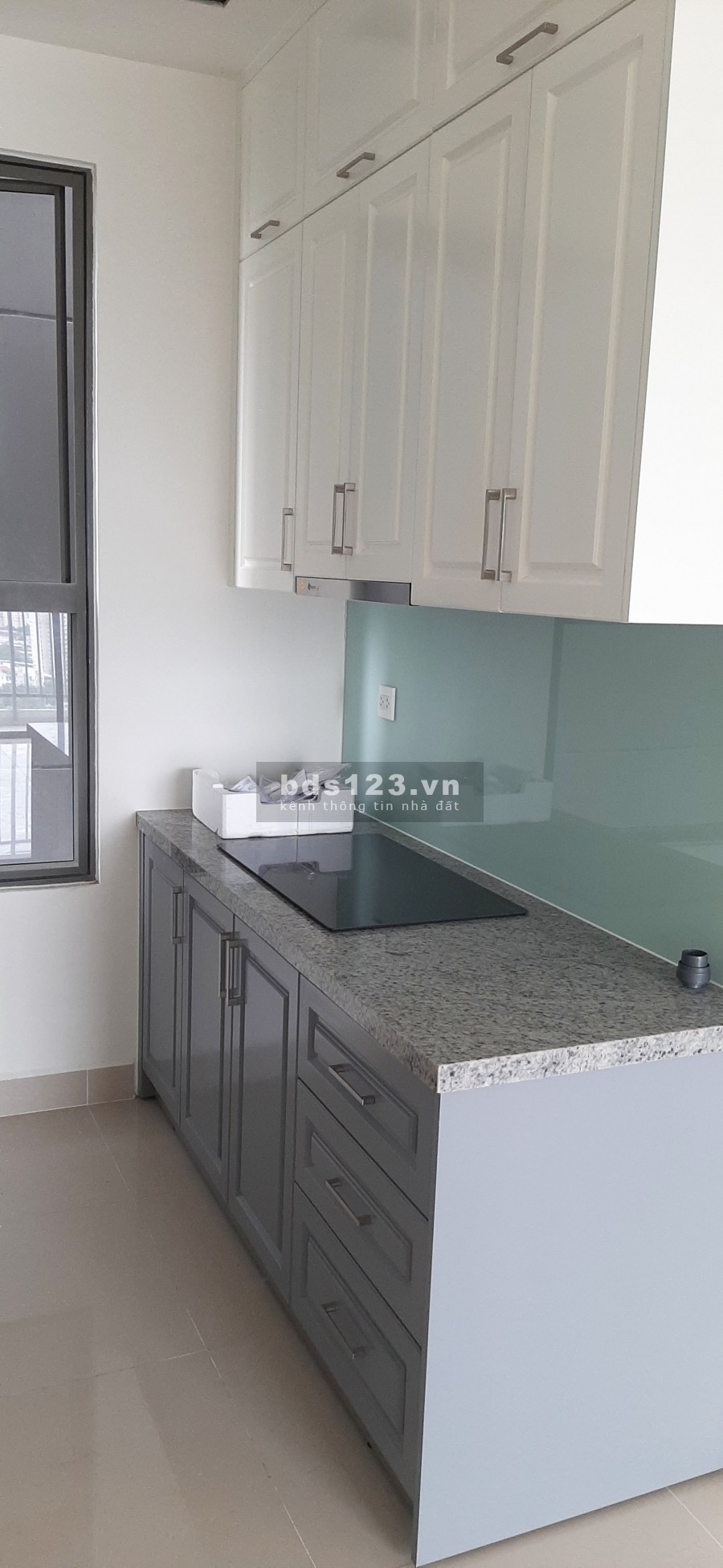 Cho thuê căn hộ The Sun Avenue dt 90m2, không nội thất, 3 pn, có rèm cửa, lh 0909722103
