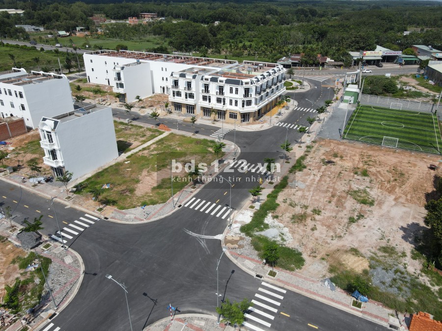 Do có nhiều chuyện trong gia đình vợ chồng tôi bán căn nhà ở Phú Chánh Tân Uyên Bình Dương dt 113m2