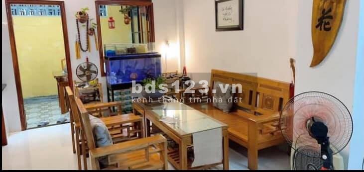 Cần bánh ngay nhà nguyên căn nằm trong trung tâm thành phố, phong cách hiện đại sang trọng