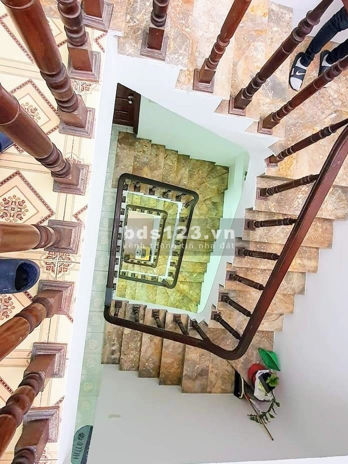 Bán nhà nguyên căn giá 3.2 tỷ tại Văn Quán diện tích 34m2 đúc 5 tầng, 3 phòng ngủ