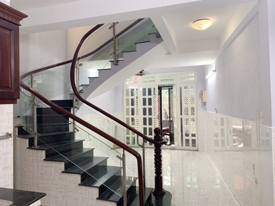Bán nhà kiên cố 4PN, hẻm rộng 314 Âu Dương Lân F3 Quận 8 hỗ trợ vay ngân hàng