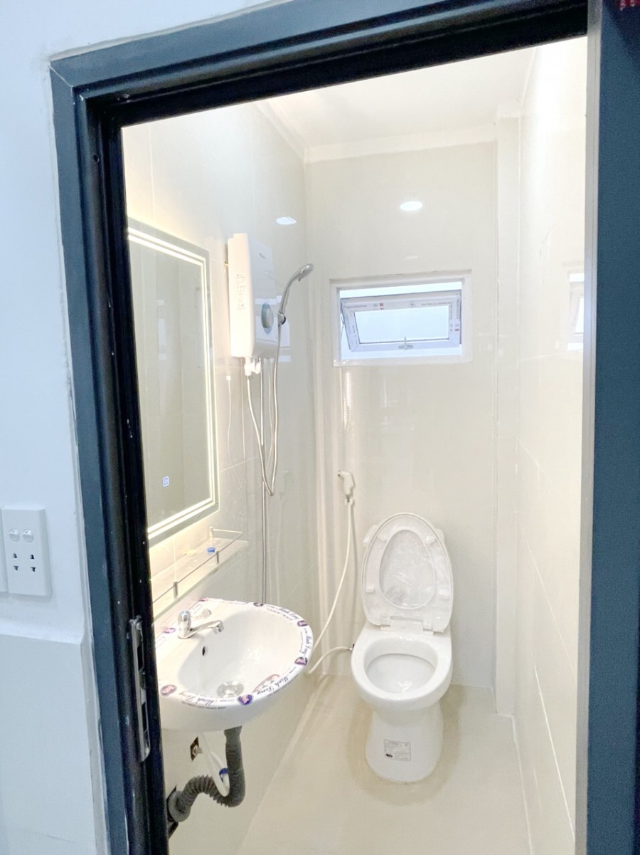 Bán nhà lầu hẻm đường Hưng Phú Phường 9 Quận 8, nhà thiết kế hợp lý, nội thất cao cấp