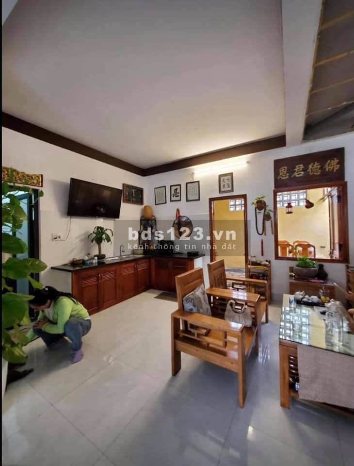 Cần bánh ngay nhà nguyên căn nằm trong trung tâm thành phố, phong cách hiện đại sang trọng