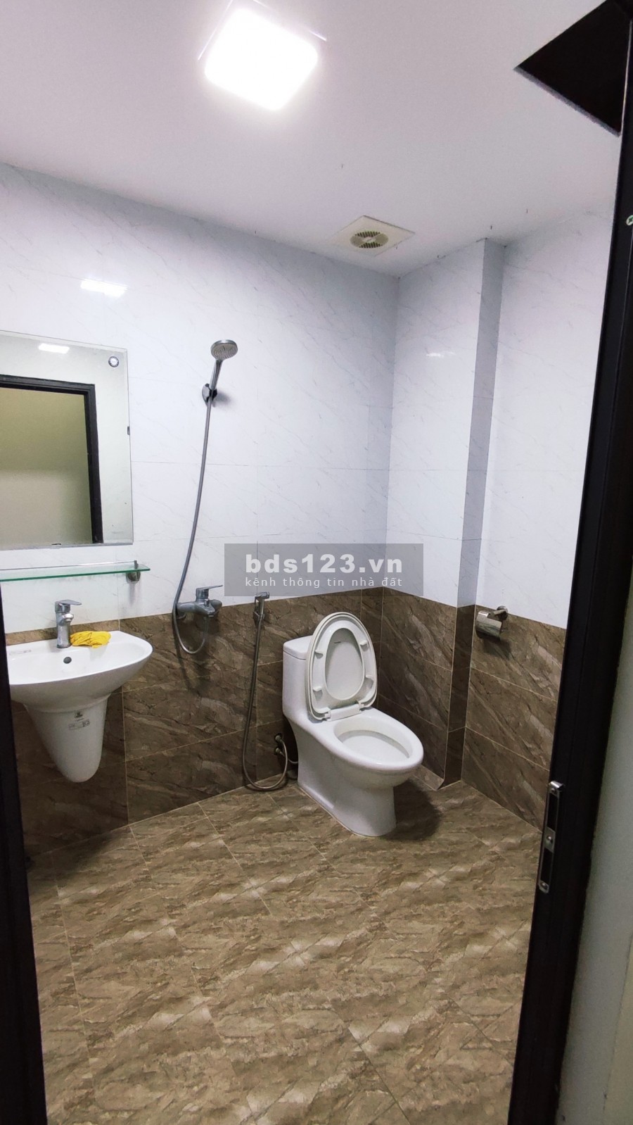 Nhỉnh 3 tỷ - Bán gấp nhà 5 tầng Lê Đức Thọ, Nam Từ Liêm 35m2, ô tô đỗ, sổ đỏ đẹp (có TL)