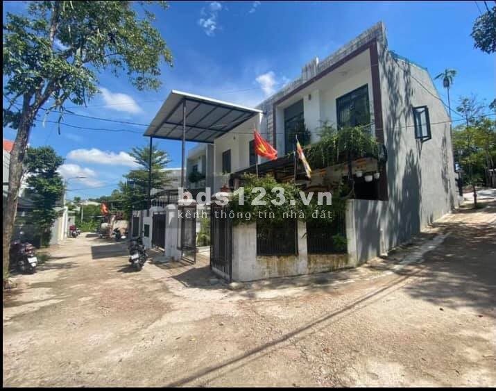 Cần bánh ngay nhà nguyên căn nằm trong trung tâm thành phố, phong cách hiện đại sang trọng