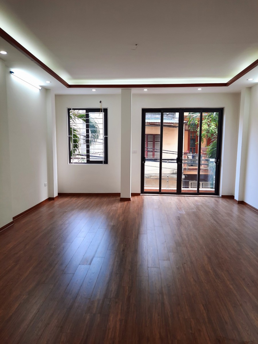 Chính chủ bán nhà phố Tân Mai Hoàng Mai, dt 48m2, mới 5,3 tỷ, kinh doanh sầm uất, ô tô đỗ cửa