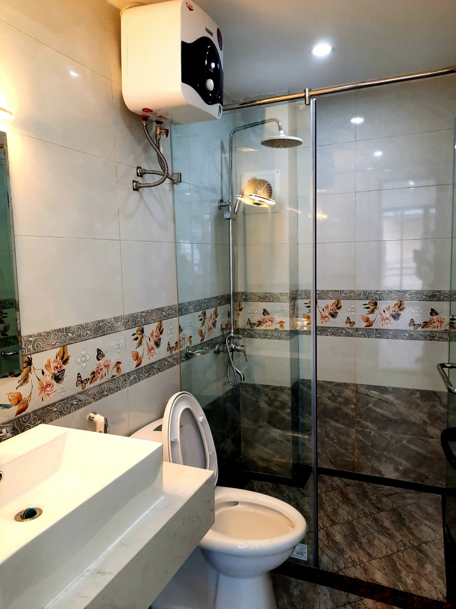 Chính chủ bán nhà phố Tân Mai Hoàng Mai, dt 48m2, mới 5,3 tỷ, kinh doanh sầm uất, ô tô đỗ cửa