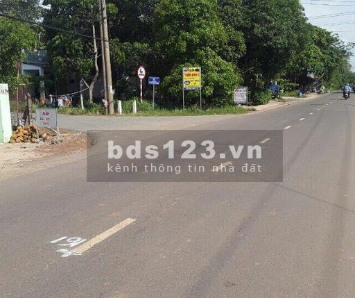 Bán gấp nền đất diện tích 150m2 giá chỉ 400 triệu, thổ cư 100 %, xây dựng tự do giá tốt