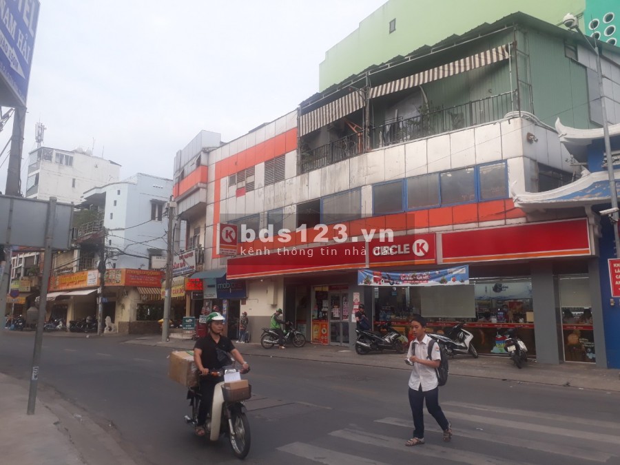 Cho thuê VP gần sân bay mặt tiền 18 Cộng Hòa Quận Tân Bình 2 mặt tiền ưu đãi hấp dẫn