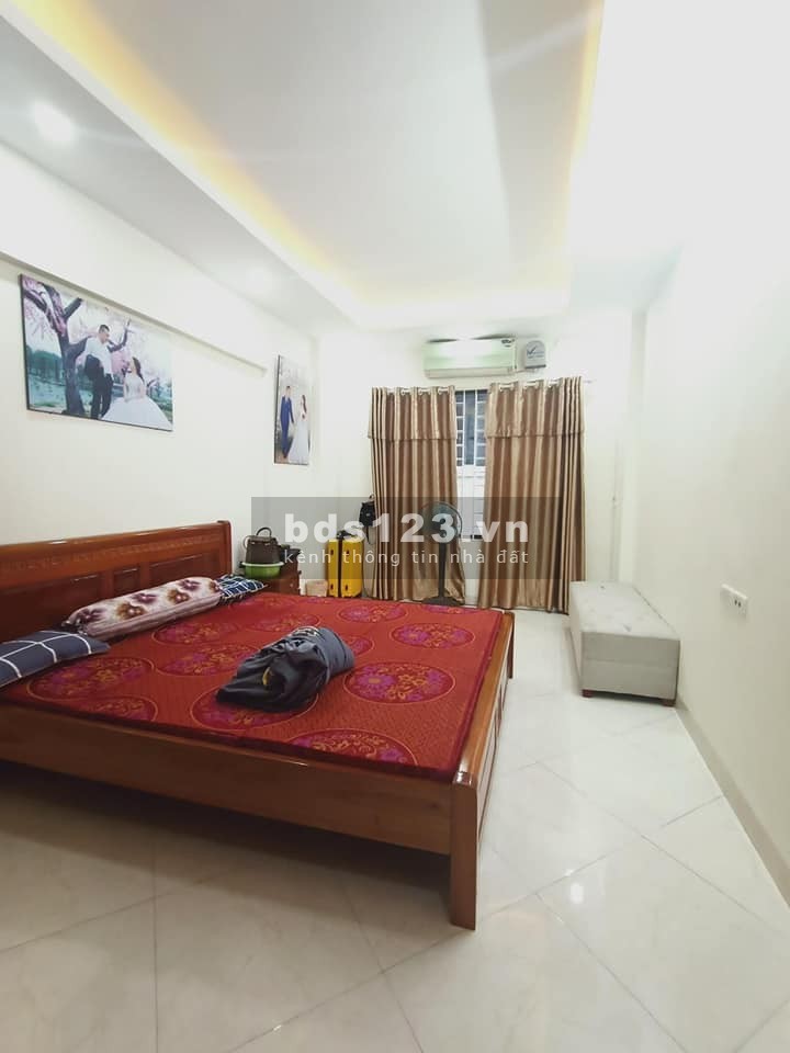 Bán nhà nguyên căn ngõ 73 Hoàng Ngân, giá rẻ diện tích 50m2, 4 tầng, 5 pn, giá 70 triệu/tháng