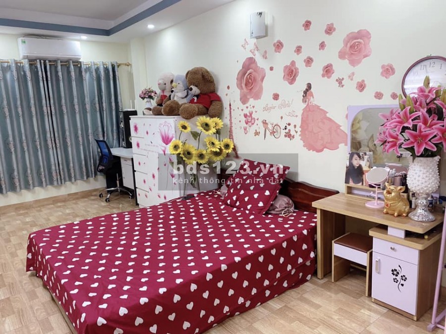 Bán nhà nguyên căn ngõ 73 Hoàng Ngân, giá rẻ diện tích 50m2, 4 tầng, 5 pn, giá 70 triệu/tháng