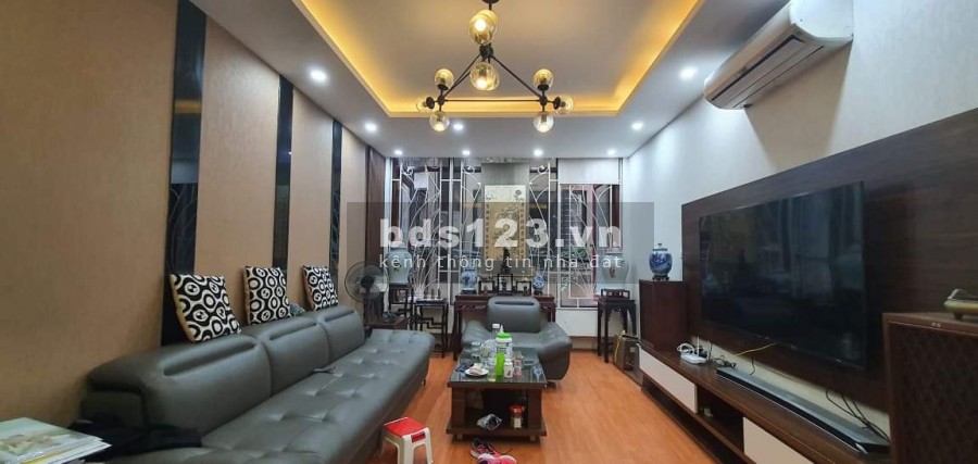 Bán nhà đường Kim Mã, Quận Ba Đình, dtsd 60m2 đúc 6 tầng, ô tô, giá cực sốc, sổ sẵn