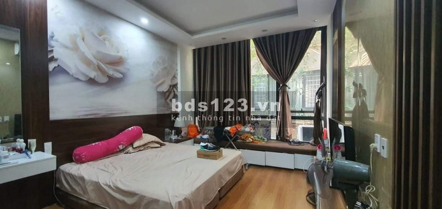 Bán nhà đường Kim Mã, Quận Ba Đình, dtsd 60m2 đúc 6 tầng, ô tô, giá cực sốc, sổ sẵn