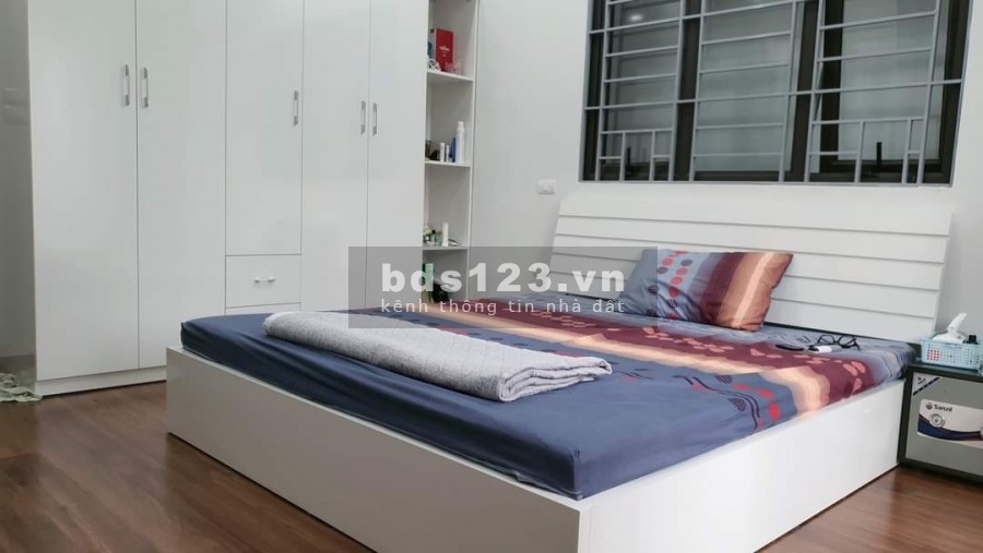 Bán nhà đường Kim Mã, Quận Ba Đình, dtsd 60m2 đúc 6 tầng, ô tô, giá cực sốc, sổ sẵn