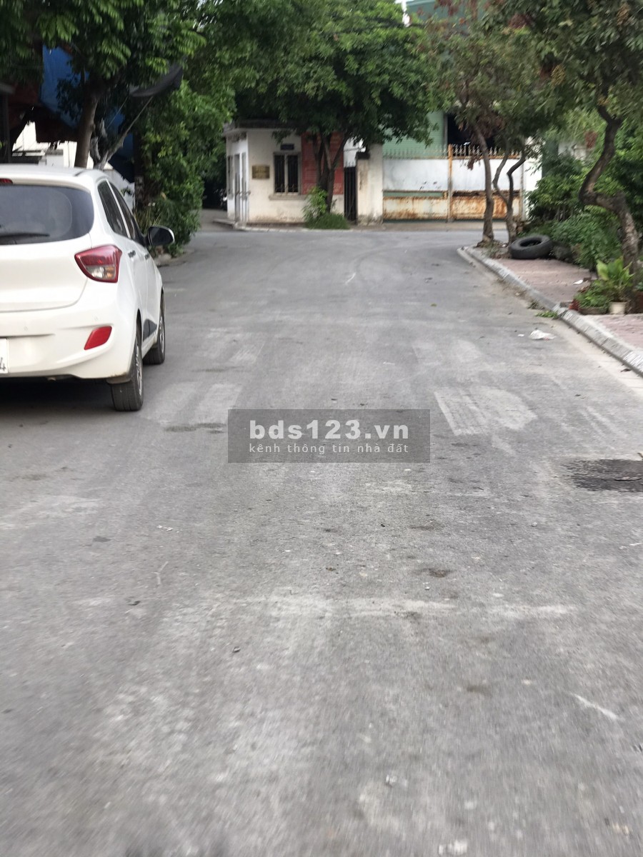 Bán ngay đất đấu giá Hồ Voi, Trâu Quỳ liên hệ 0986017201 giá bán chỉ 73 triệu/m2, tiện đầu tư