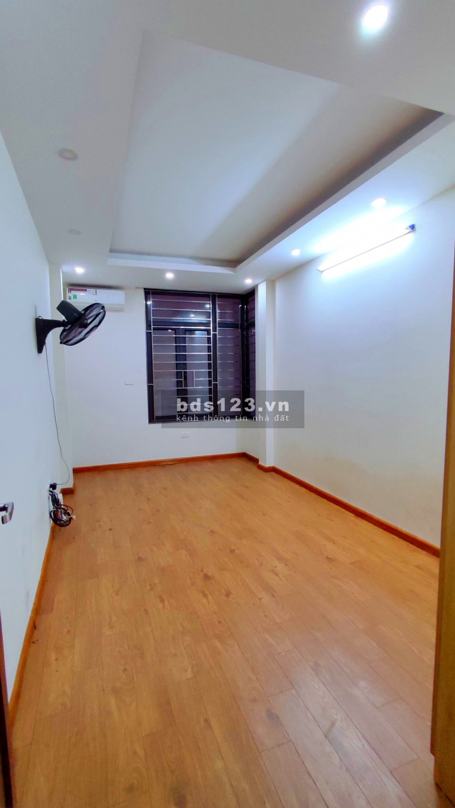Nhỉnh 3 tỷ - Bán gấp nhà 5 tầng Lê Đức Thọ, Nam Từ Liêm 35m2, ô tô đỗ, sổ đỏ đẹp (có TL)