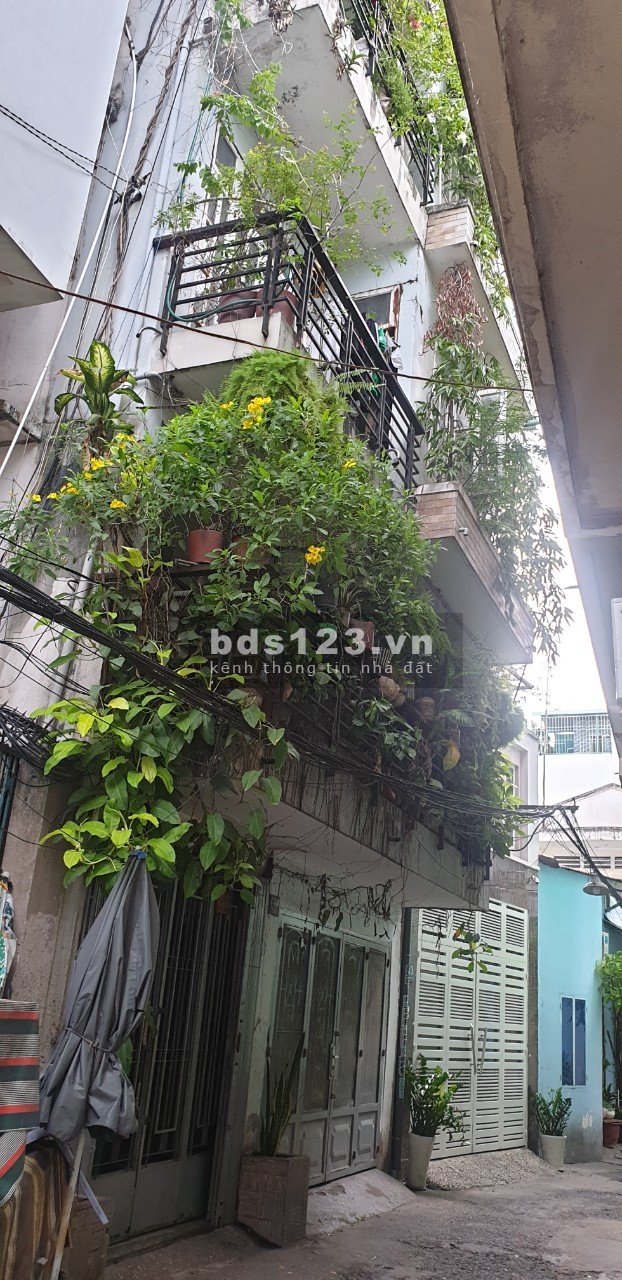 Bán nhà căn đầu hẻm, gần trung tâm quận 1, giá bán 15 tỷ, sổ sẵn chính chủ, khu dân trí