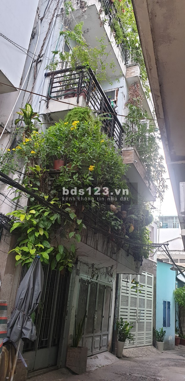 Bán nhà căn đầu hẻm, gần trung tâm quận 1, giá bán 15 tỷ, sổ sẵn chính chủ, khu dân trí