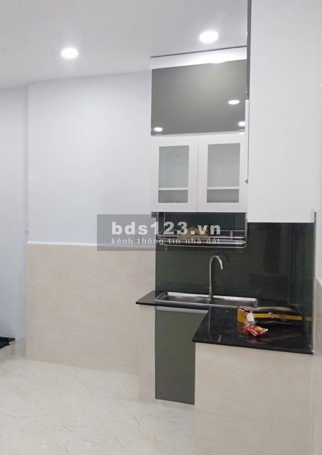 Bán nhà Lý Thường Kiệt, 17m2, hẻm xe hơi, giáp Q10 chỉ 2 tỷ 1