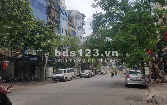 Tòa nhà phố Văn Miếu, Đống Đa 220m2 x 6 tầng MT 7m. Chào K60 tỷ.